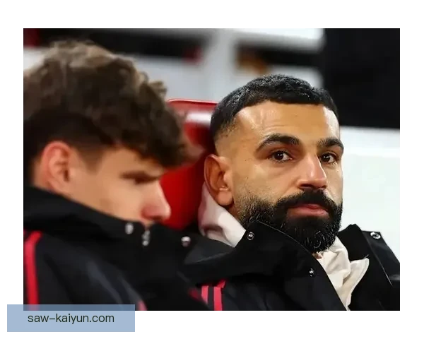 萨拉赫发型变化史引发球迷关注，展现个人风格与赛场魅力